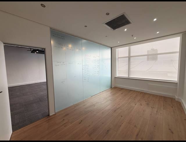 148M² OFFICE TO LET IN SEA POINT